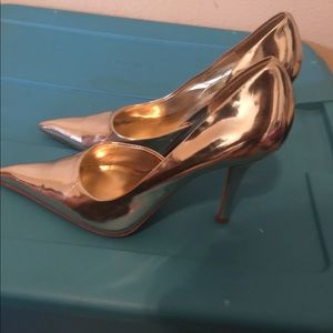 Aldo Gold Pumps/Stilettos Size 9